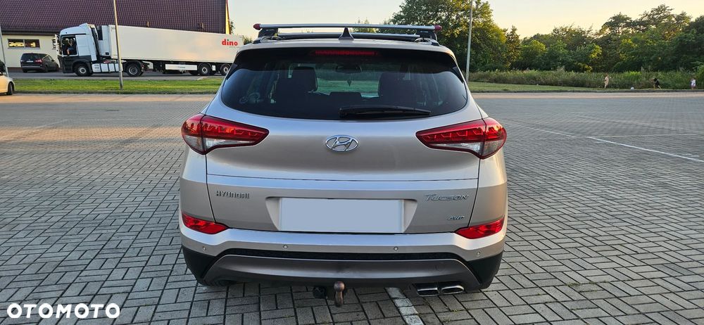 Hyundai Tucson 2.0 CRDi 4WD Automatik Advantage - 23