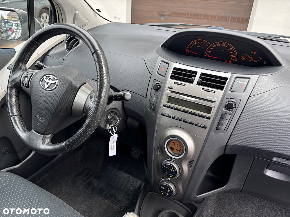 Toyota Yaris 1.33 Prestige - 28