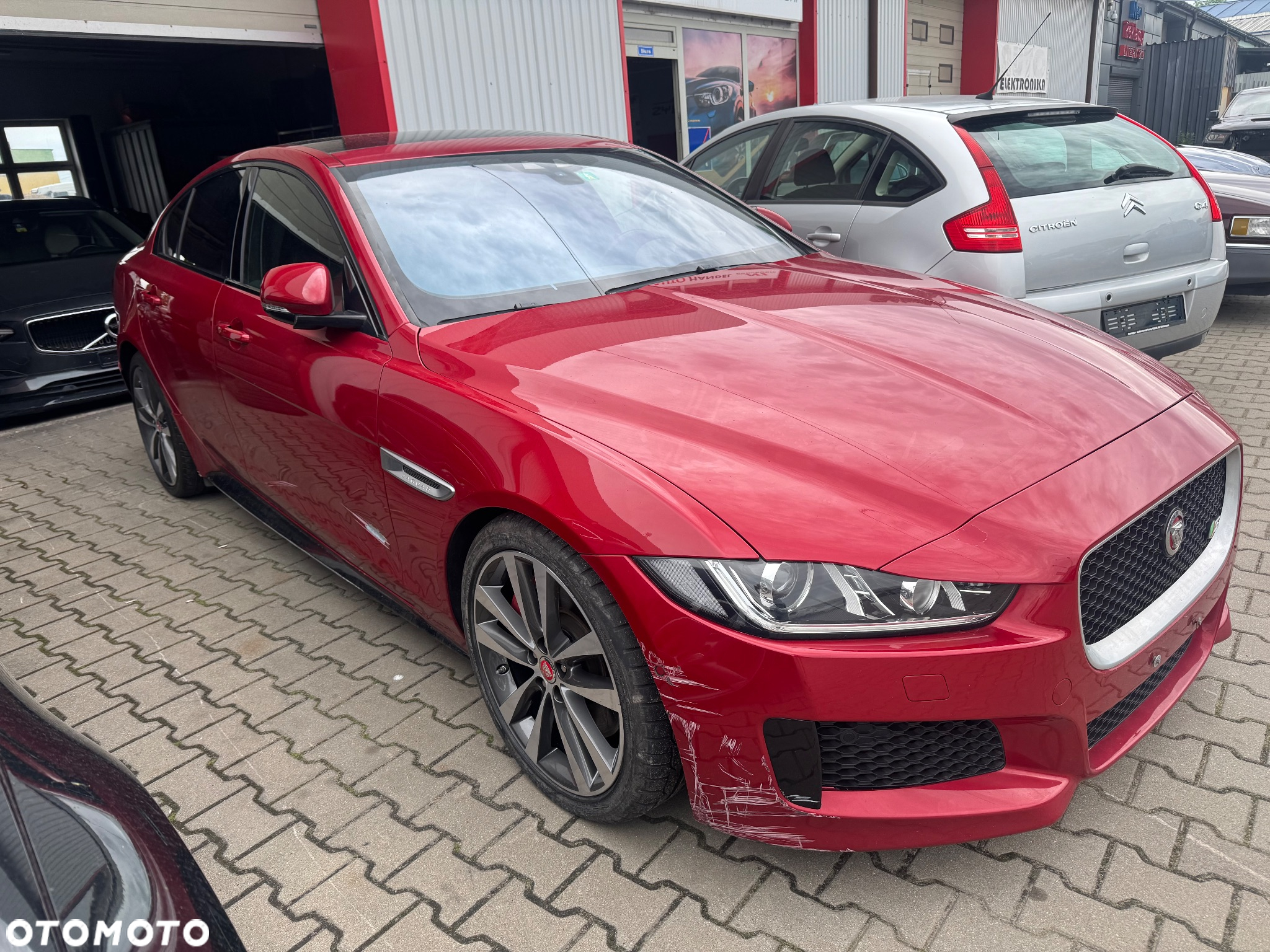 Jaguar XE - 2