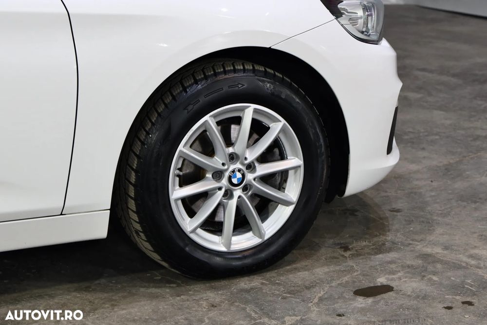 BMW Seria 2 218d Aut. - 32