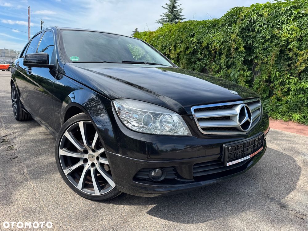 Mercedes-Benz Klasa C 180 CGI BlueEFFICIENCY Avantgarde - 2