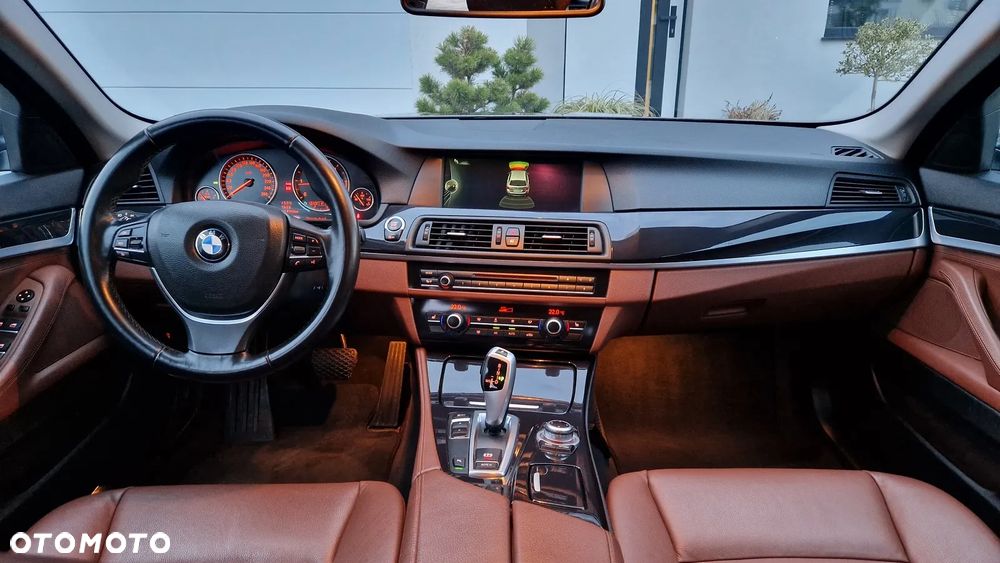 BMW Seria 5 520d Sport-Aut - 34