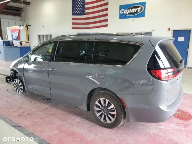 Chrysler Pacifica - 5