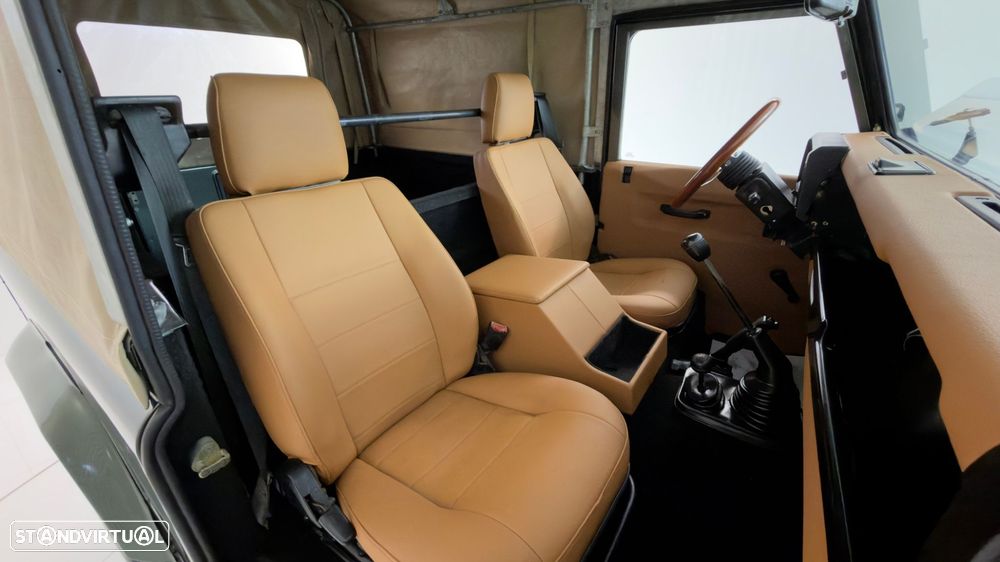 Land Rover Defender - 21