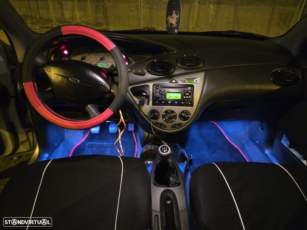 Ford Focus SW 1.6 Ghia - 9