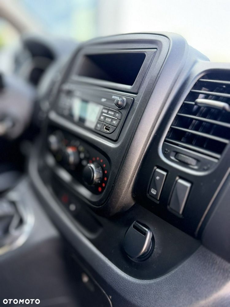 Opel Vivaro - 24