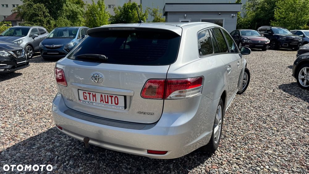 Toyota Avensis 1.8 Sol NAVI - 13