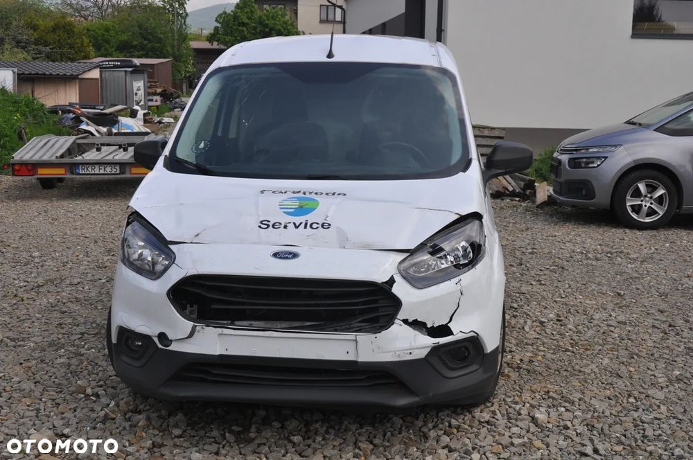 Ford Transit Courier - 12