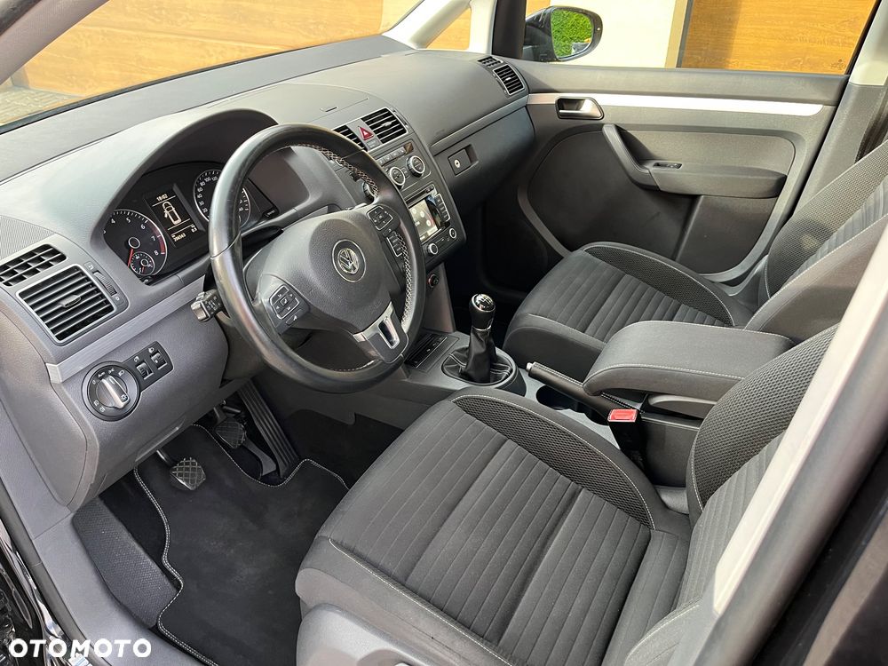 Volkswagen Touran - 10