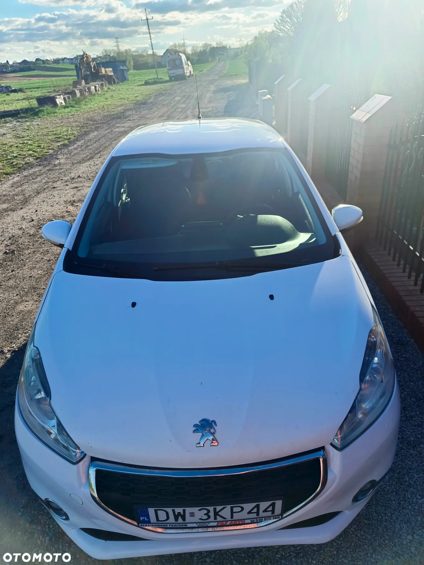 Peugeot 208 - 13