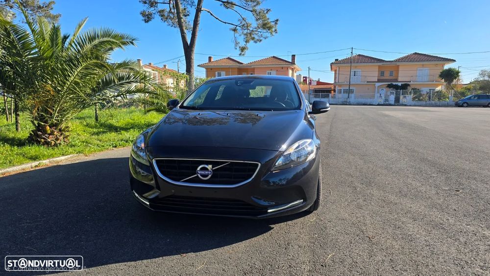 Volvo V40 D2 Momentum - 1