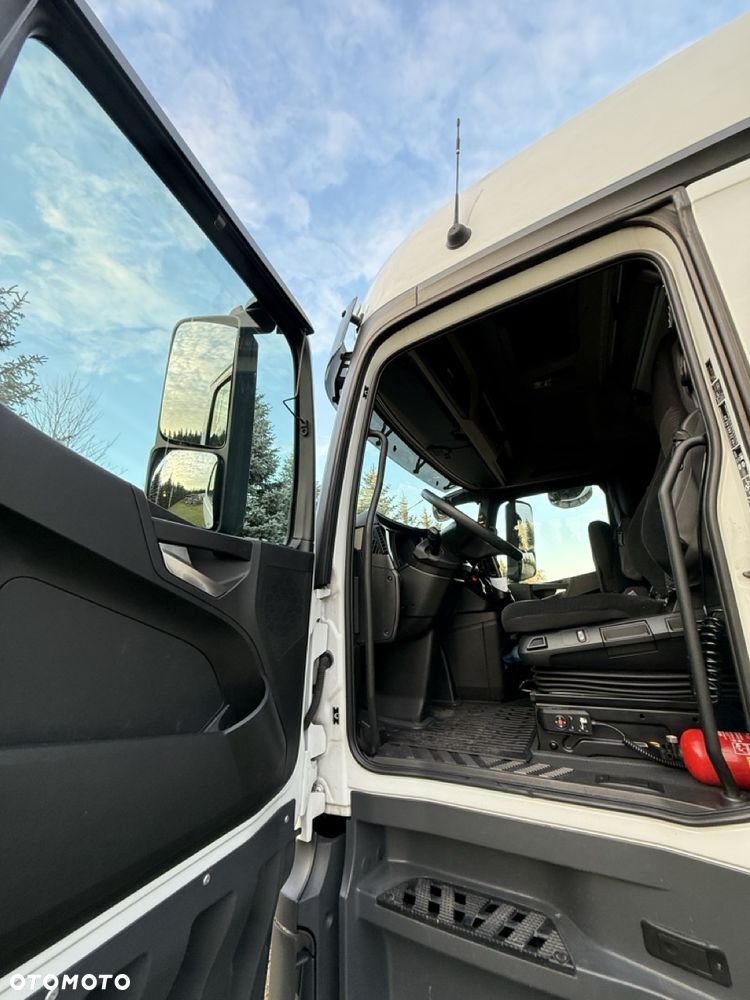 Mercedes-Benz ACTROS - 10