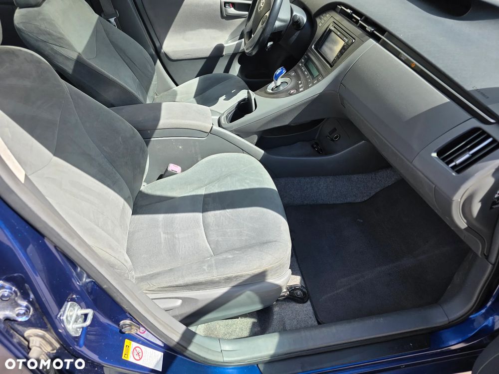 Toyota Prius (Hybrid) - 18