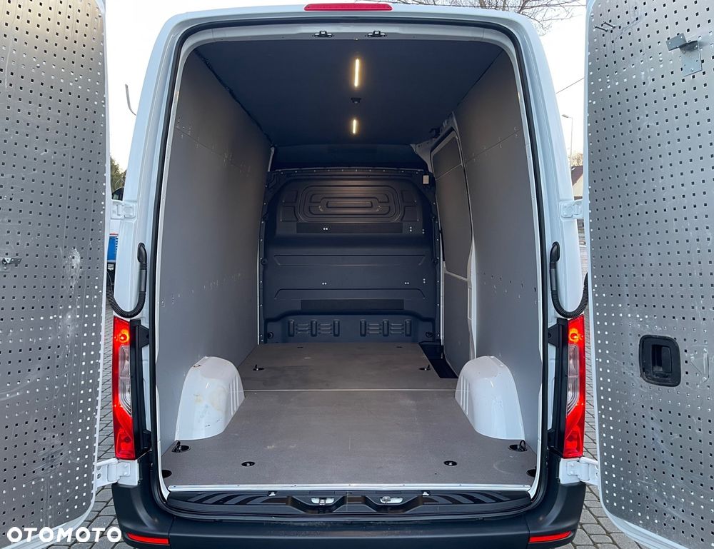 Mercedes-Benz Sprinter - 12