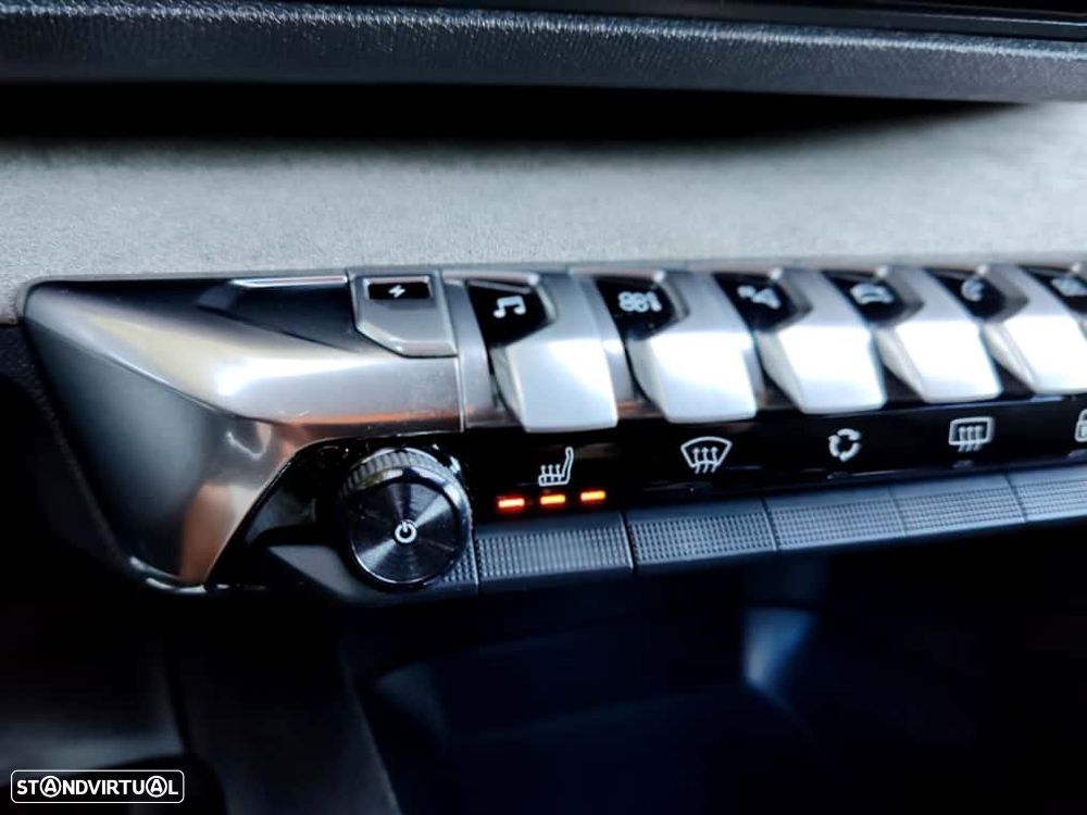 Peugeot 3008 1.6 Hybrid GT Pack e-EAT8 - 25