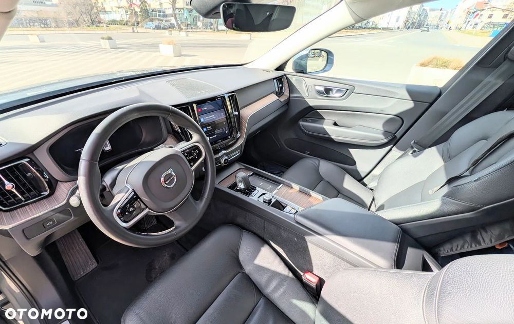 Volvo XC 60 B5 B AWD Plus Bright - 11