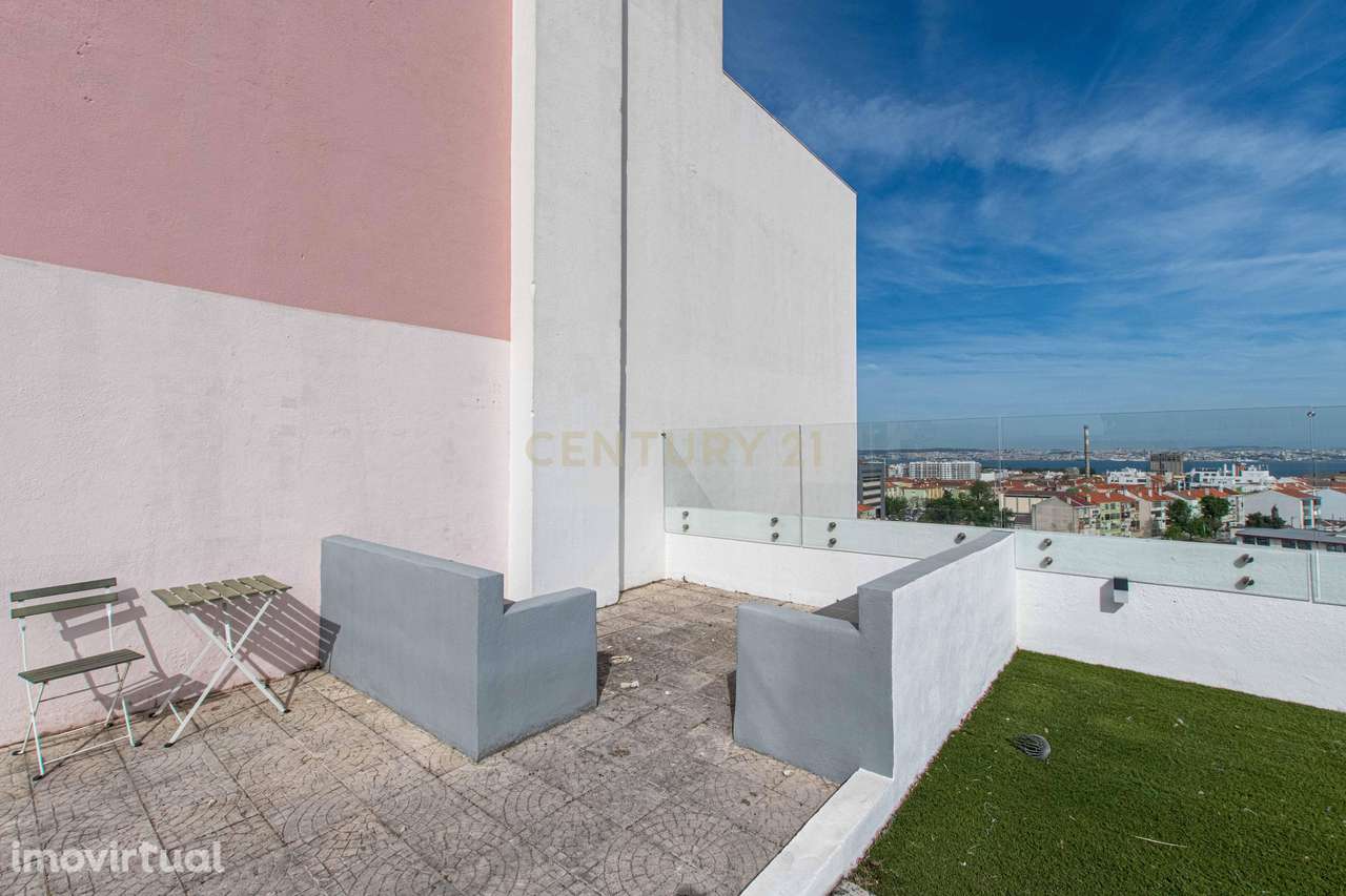 Penthouse T3 transformado em T2 no Barreiro - Grande imagem: 5/43