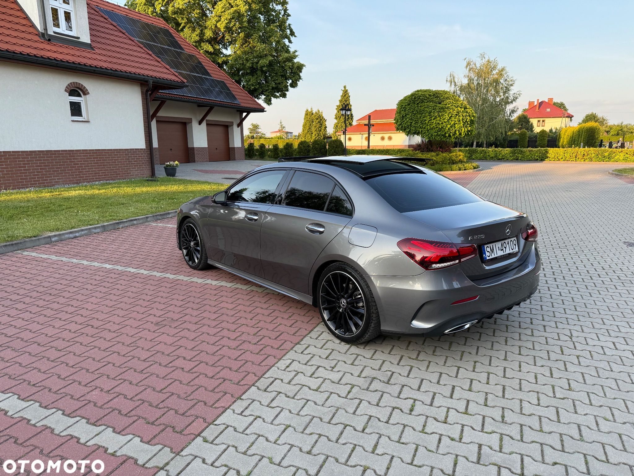 Mercedes-Benz Klasa A 220 AMG Line 7G-DCT - 4