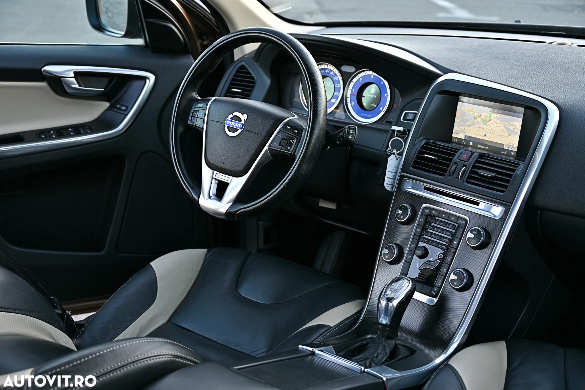 Volvo XC 60 D5 AWD Aut. RDesign - 17