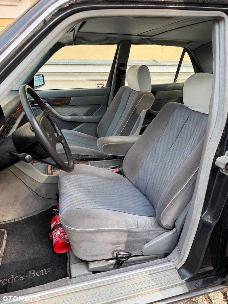 Mercedes-Benz 280 - 21
