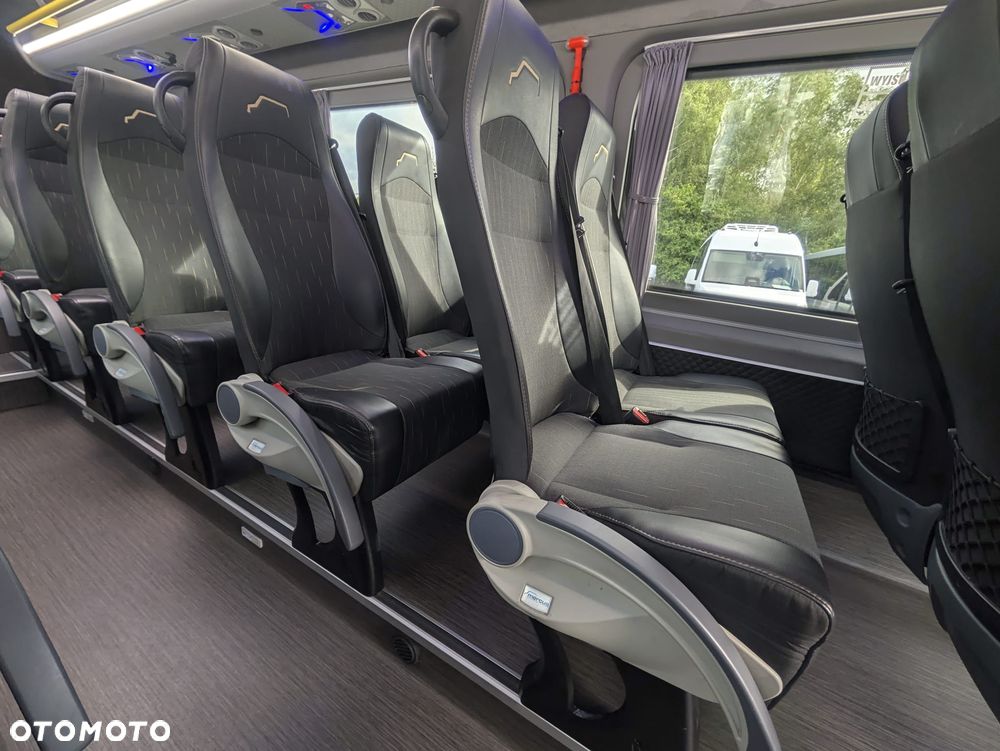 Mercedes-Benz Sprinter 517 - 19