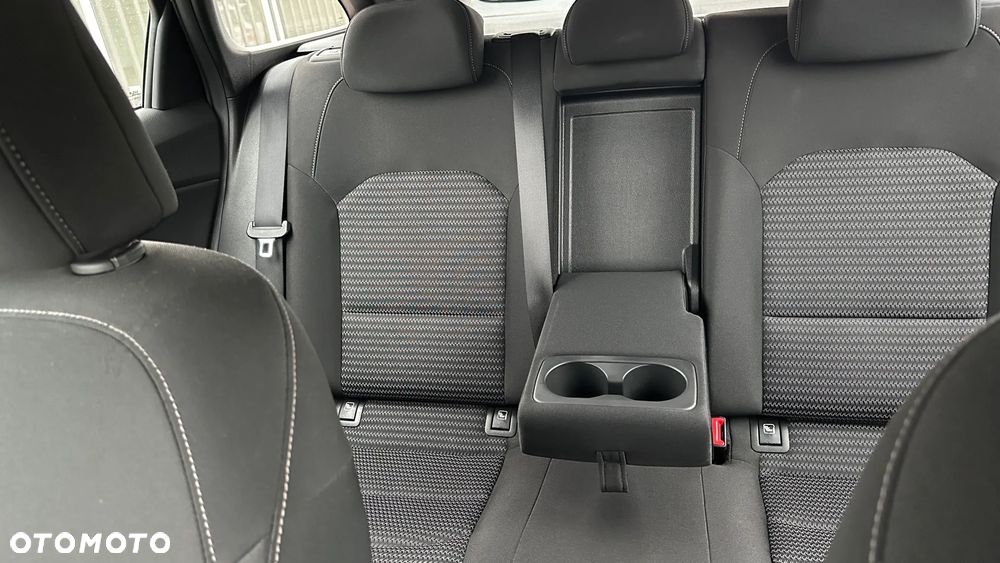 Kia Ceed - 8
