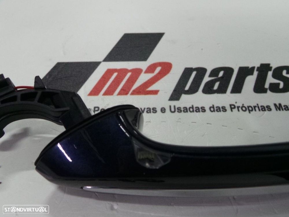 Punho da porta exterior Direito Seminovo/ Original BMW Série 5 5121849202 - 2