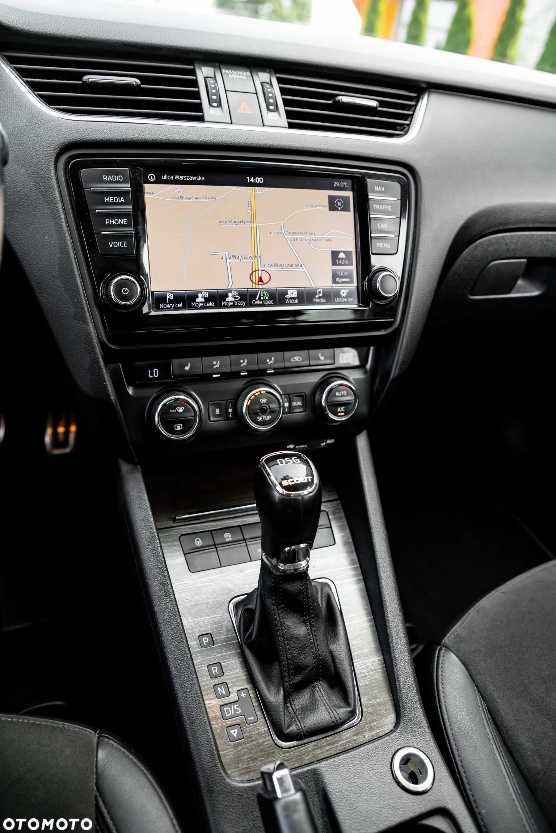 Skoda Octavia Combi 2.0 TDI 4x4 DSG Scout - 39