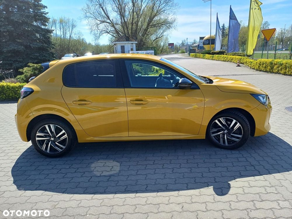 Peugeot 208 - 8