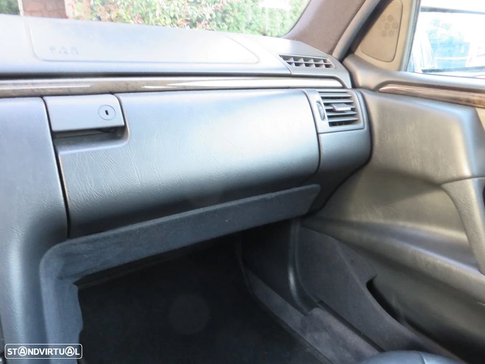 Mercedes-Benz E 250 TD Classic - 25