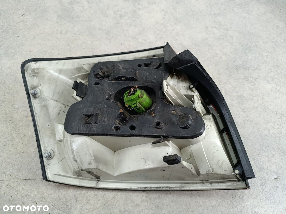 LAMPA TYLNA PRAWA AUDI A4 B6 SEDAN - 6