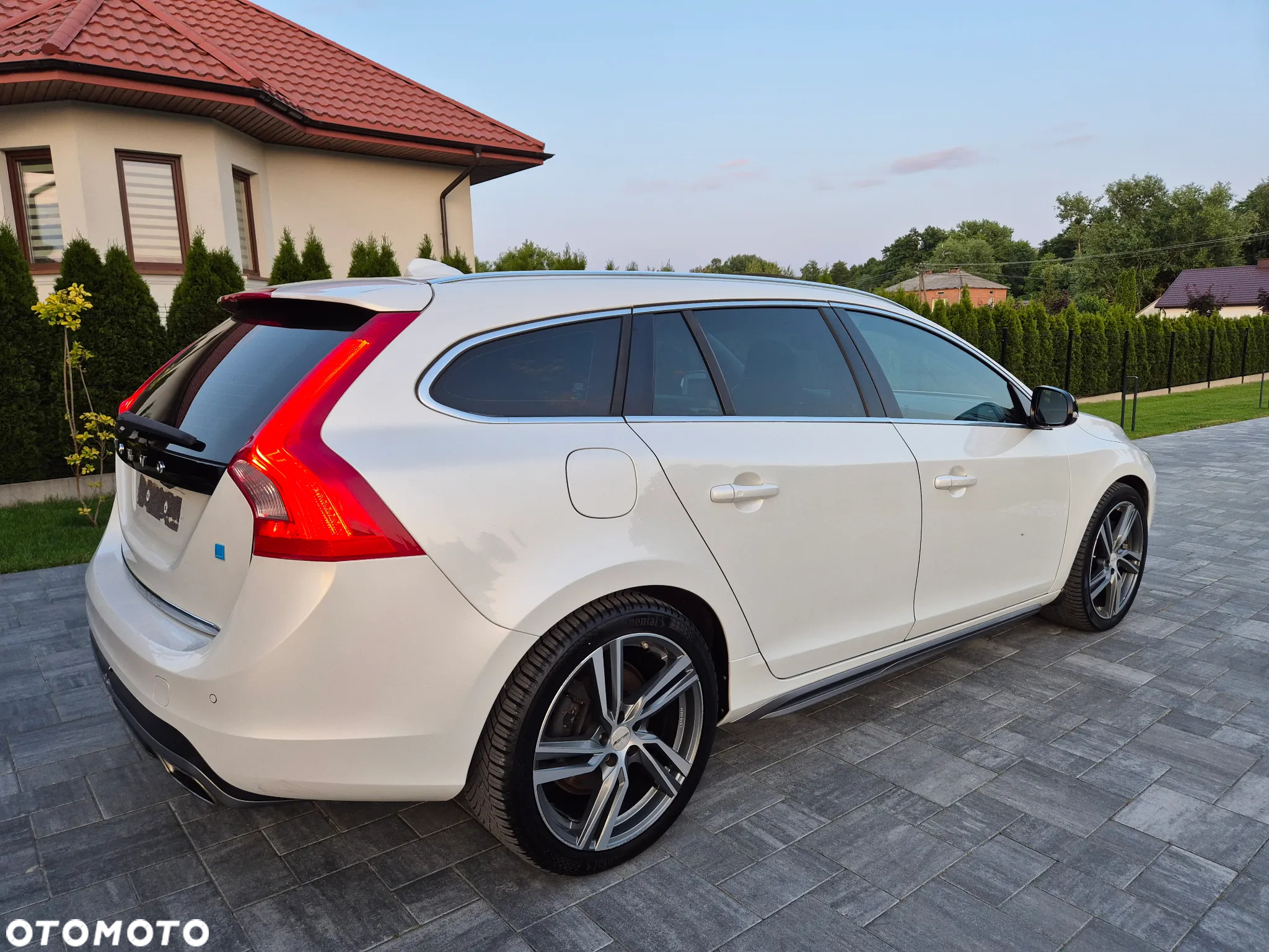 Volvo V60 D6 Plug-In-Hybrid AWD Geartronic Summum - 29