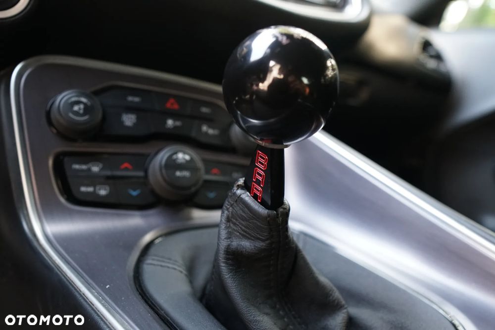 Dodge Challenger - 28