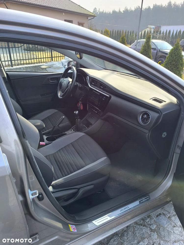 Toyota Auris 1.6 D-4D Design Edition - 10