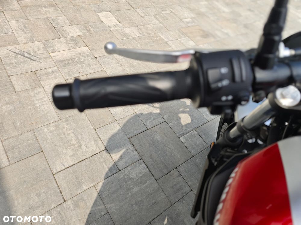 Yamaha XSR - 10