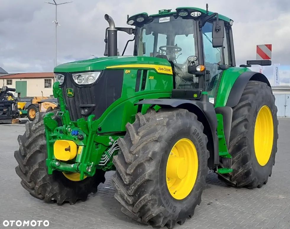 John Deere 6M 200 - 1