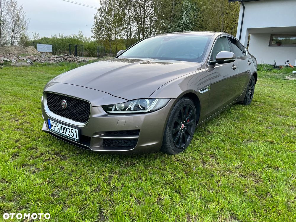 Jaguar XE 2.0 T Pure - 21