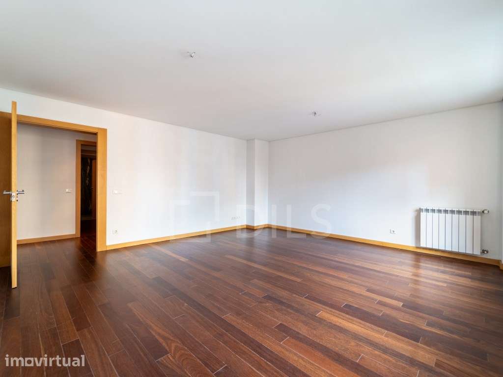 Apartamento T2 próximo à Avenida da Boavista - Grande imagem: 2/25