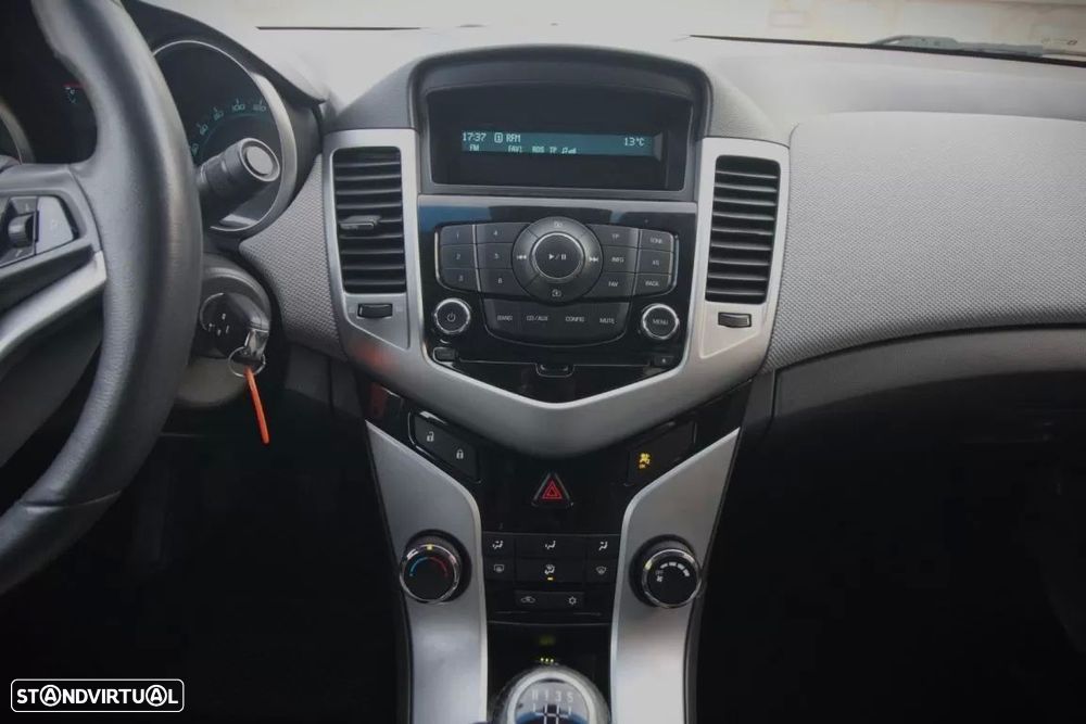 Chevrolet Cruze 1.6 LT - 17