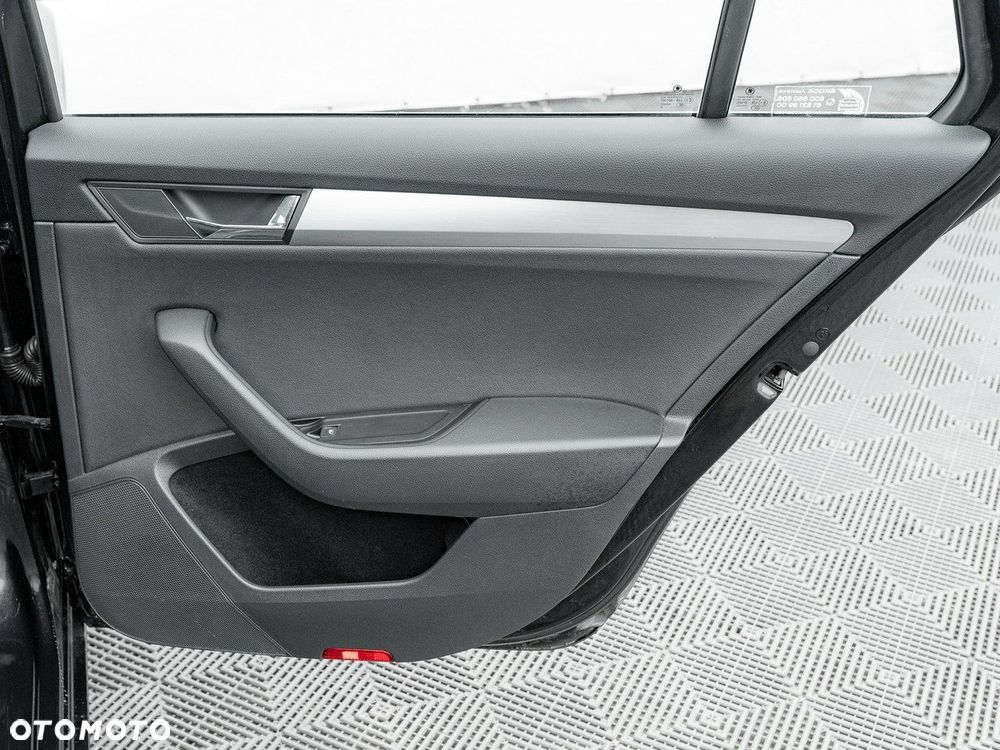 Skoda Superb 2.0 TDI Ambition DSG - 26