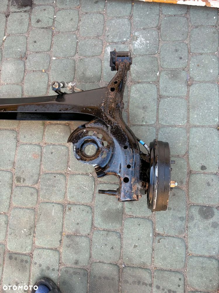 Tylna belka toyota yaris 1 yaris 1 verso Bębny Bez ABS Orginał bez rdzy super stan import italy - 6