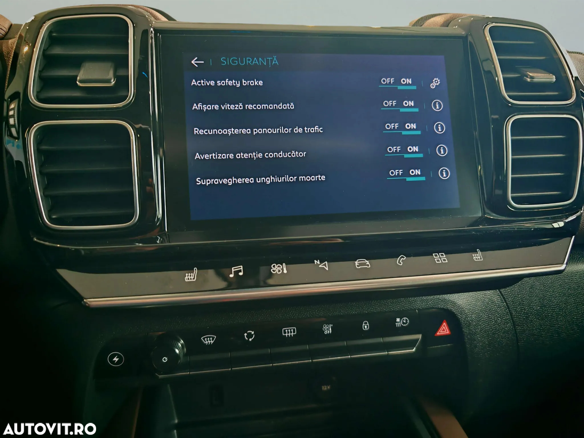 Citroën C5 Aircross Hybrid 225 e.EAT8 SHINE PACK - 29