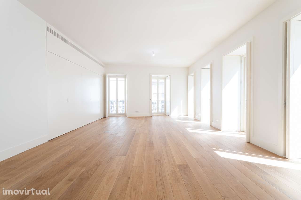 APARTAMENTO T2 DE LUXO, A 3 MINUTOS DA AV. DA LIBERDADE - Grande imagem: 3/27