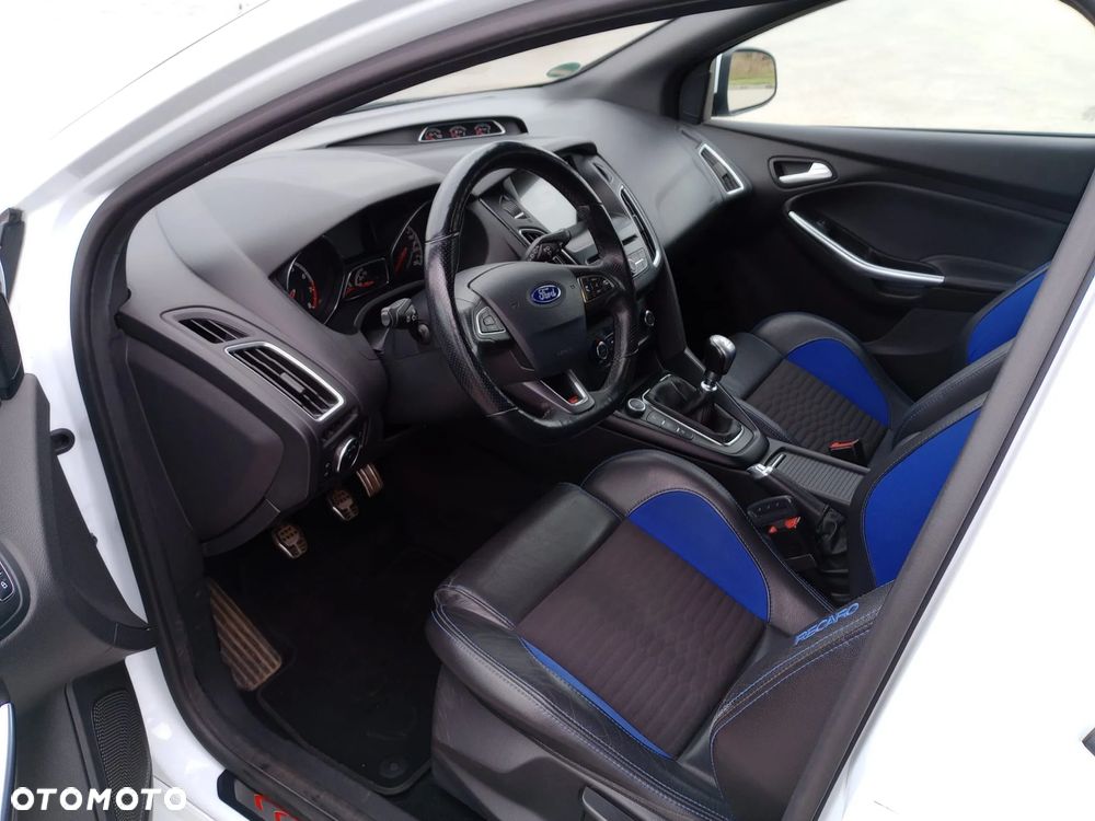 Ford Focus Turnier 2.0 EcoBoost ST - 12