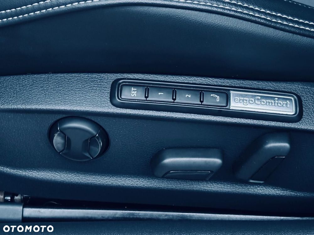 Volkswagen Passat - 13