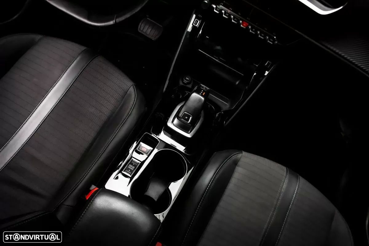 Peugeot 208 1.2 PureTech Allure EAT8 - 38