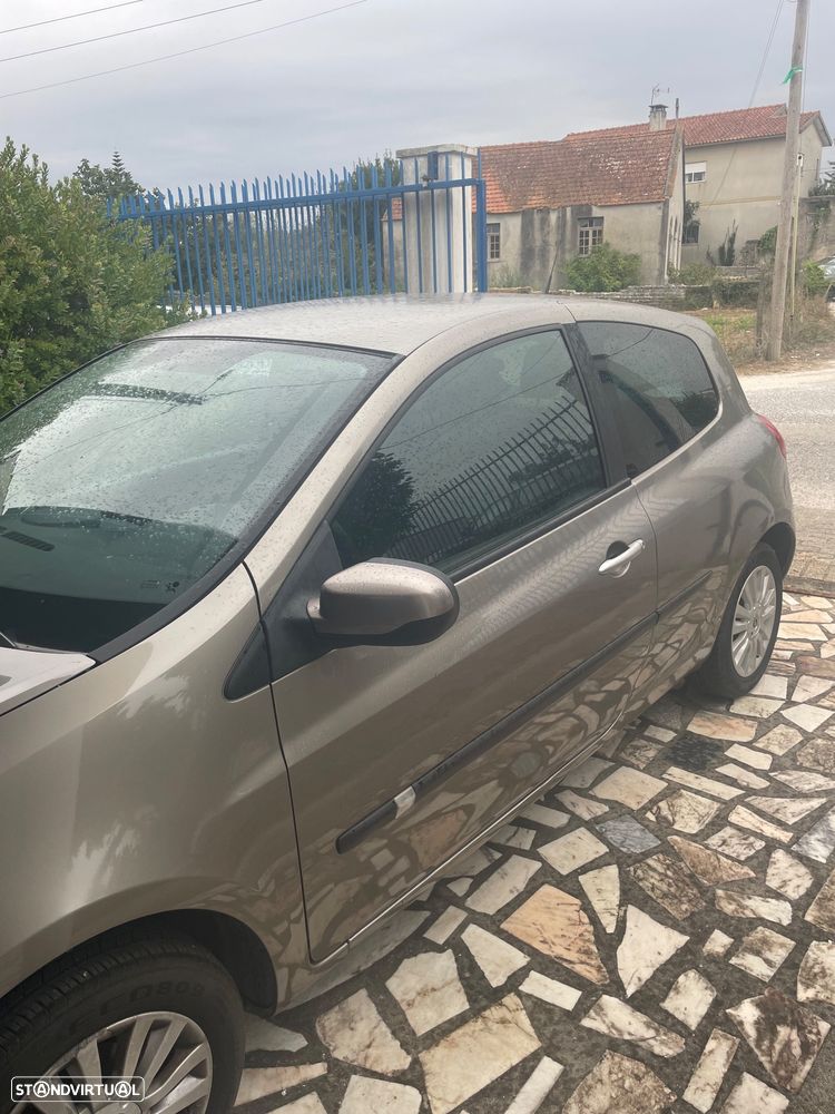 Renault Clio 1.2 16V Confort - 11