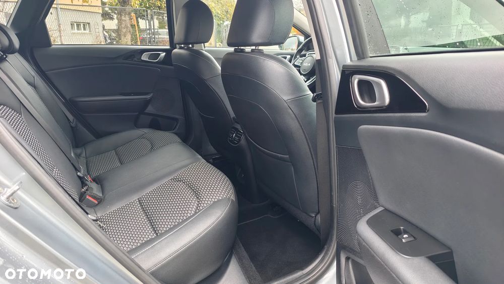 Kia Ceed - 32