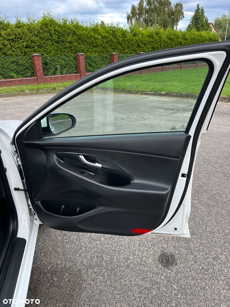 Hyundai i30 1.6 CRDI Intro - 22