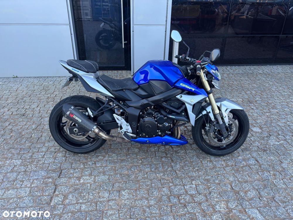 Suzuki GSR - 12
